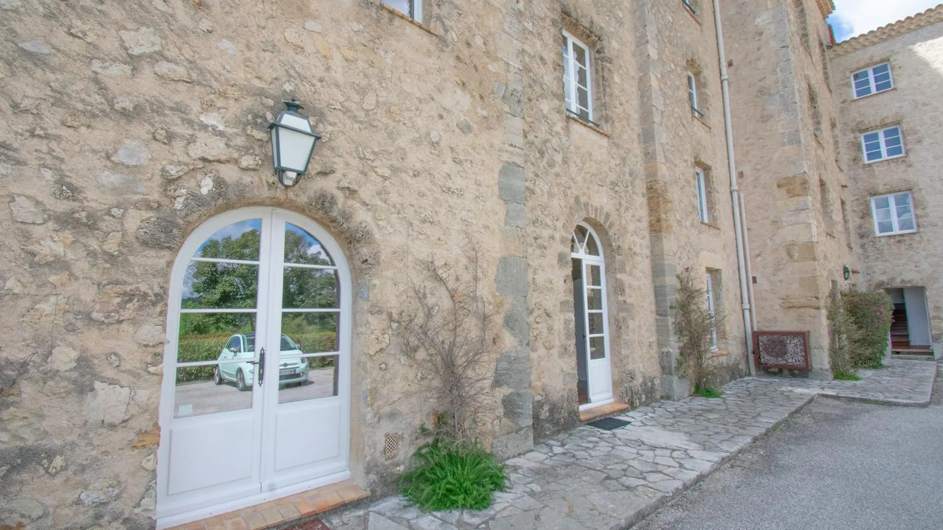 Chateau Du Puy Tourrettes, 60M, Shared Swimming Pool 0*, 투레트 프랑스